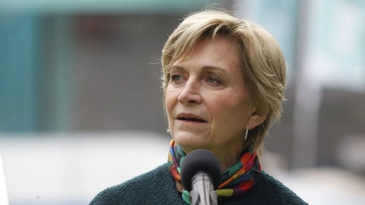 Evelyn Matthei se postula oficialmente: "Hoy comienza el camino hacia La Moneda". Evelyn Matthei se postula oficialmente: "Hoy comienza el camino hacia La Moneda".