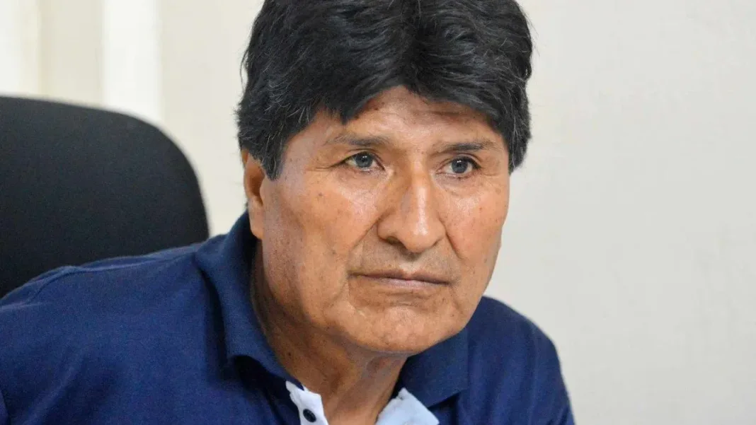 Evo Morales denuncia 'persecución' tras orden de aprehensión por trata de menor. Evo Morales denuncia 'persecución' tras orden de aprehensión por trata de menor.