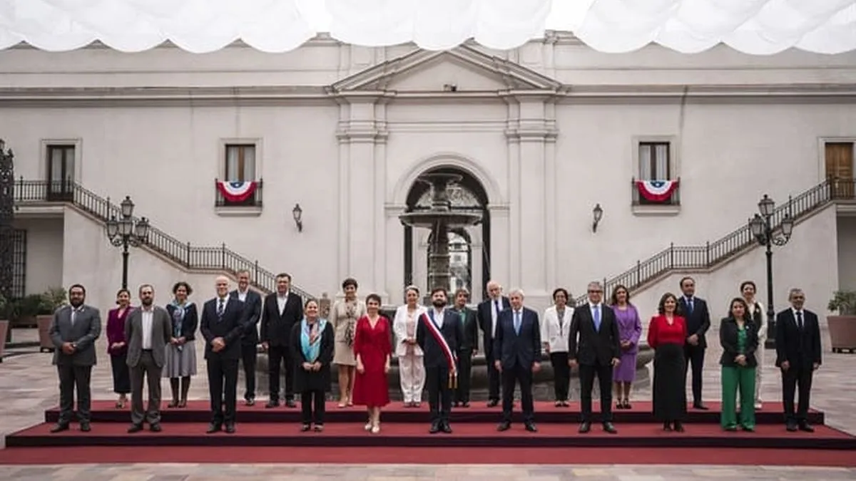 Insólitos regalos a ministros en 2024: desde Tutankamón hasta camisetas de Colo Colo.