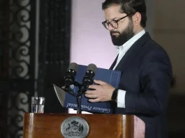 Presidente Boric se reúne con gobernadores para discutir autonomía fiscal y presupuesto.