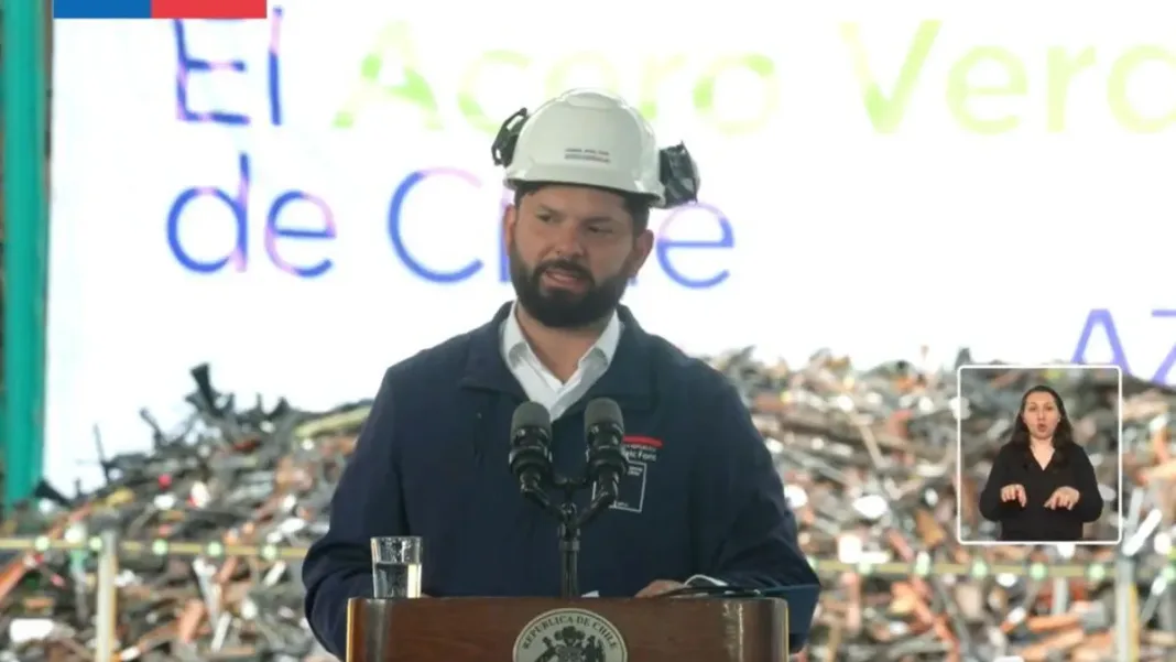 Presidente Boric lidera la destrucción de 24 mil armas decomisadas en 2024.