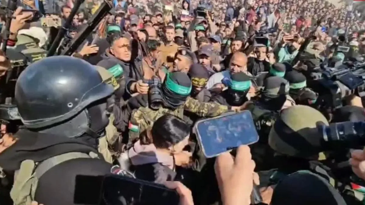 Hamás libera a siete rehenes en medio del caos en el sur de Gaza.