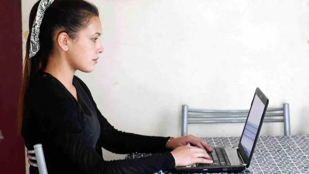 Descubre cómo acceder a cursos online gratuitos de Harvard y Oxford.