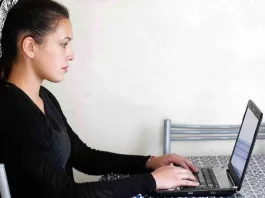 Descubre cómo acceder a cursos online gratuitos de Harvard y Oxford.