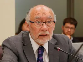 El senador Iván Flores lamenta la pensión de su madre tras su fallecimiento.