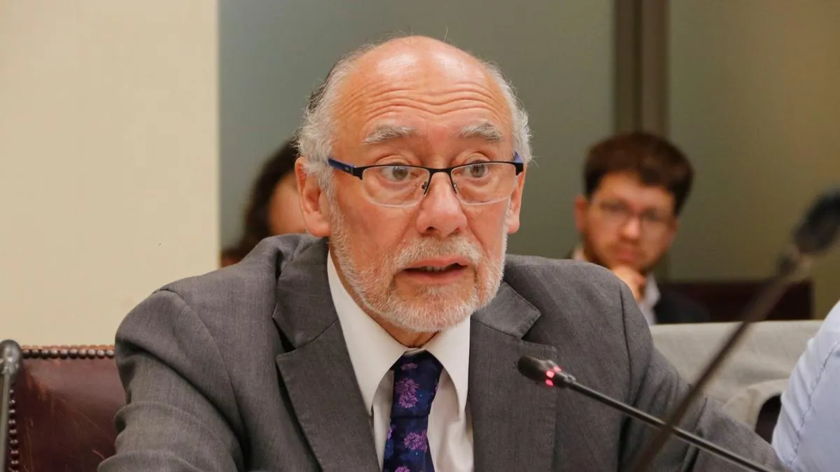 El senador Iván Flores lamenta la pensión de su madre tras su fallecimiento.