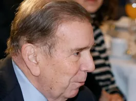 Javier Milei se reúne con Edmundo González en la Casa Rosada para discutir políticas.