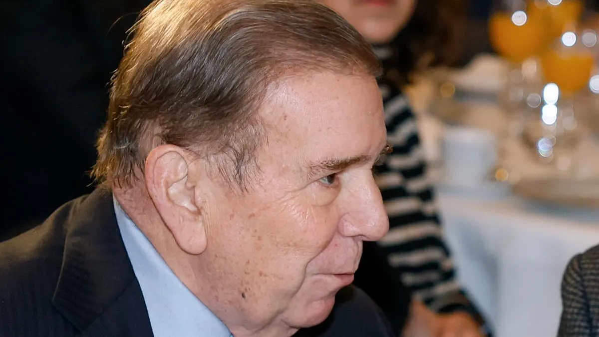 Javier Milei se reúne con Edmundo González en la Casa Rosada para discutir políticas.