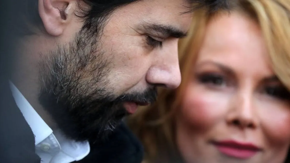 Diputados expresan su frustración con Joaquín Lavín Jr. por pérdidas económicas. Diputados expresan su frustración con Joaquín Lavín Jr. por pérdidas económicas.