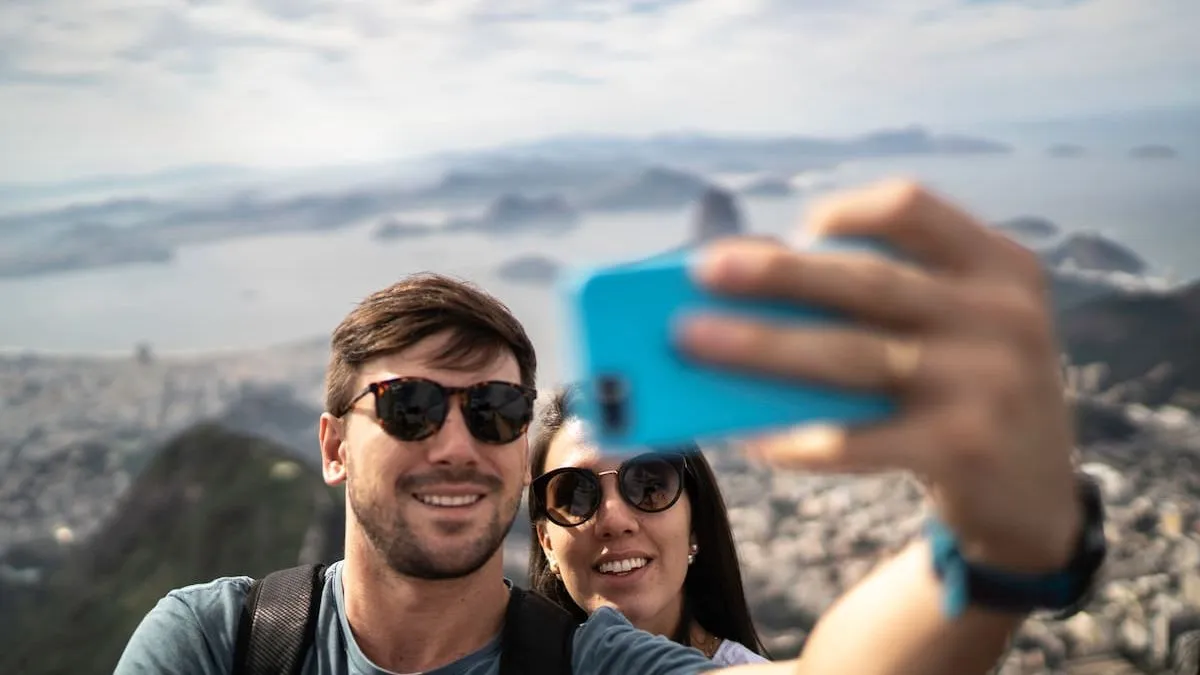 Estudio revela que parejas fuera de redes sociales son más felices y duraderas. Estudio revela que parejas fuera de redes sociales son más felices y duraderas.