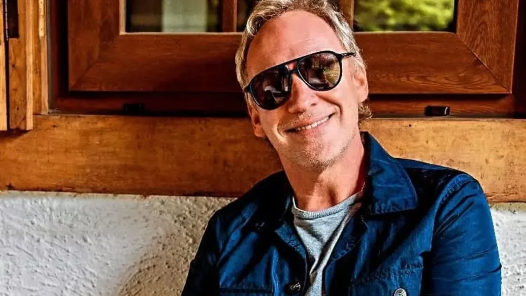 Martín Cárcamo revela su nueva relación con una antigua amiga del colegio.