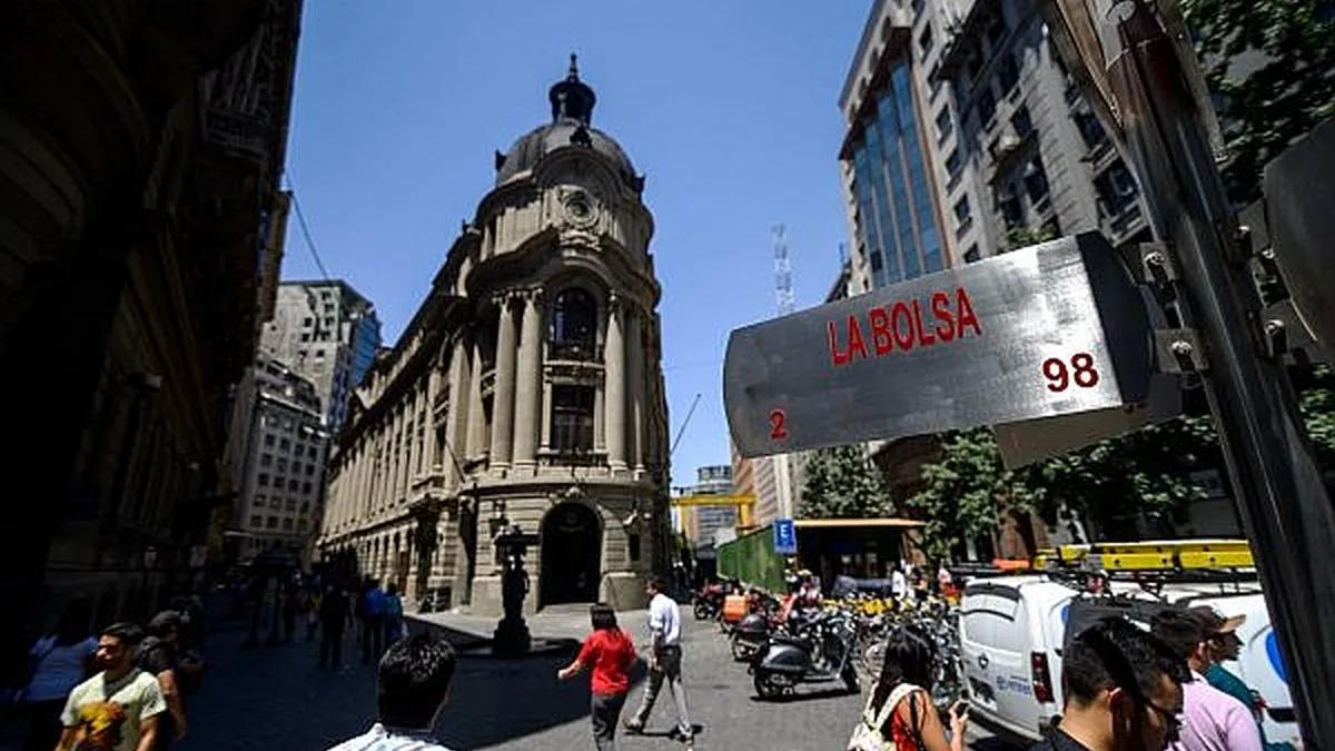 IPSA alcanza nuevo récord histórico superando los 7 mil puntos en feriado de Wall Street.