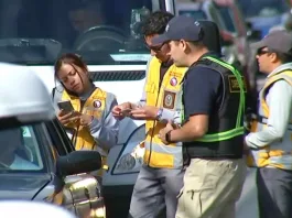 Ocupantes sin documentación agreden a equipo de Meganoticias en fiscalización.