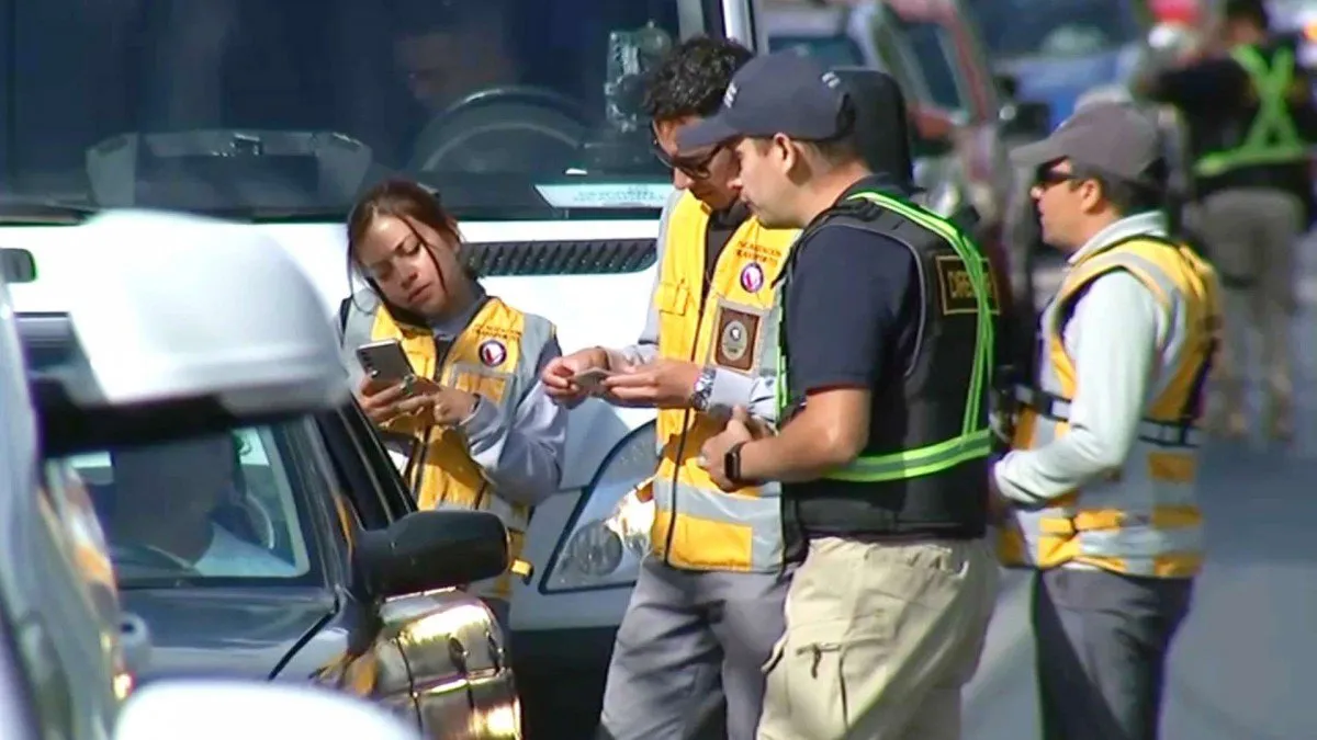 Ocupantes sin documentación agreden a equipo de Meganoticias en fiscalización.