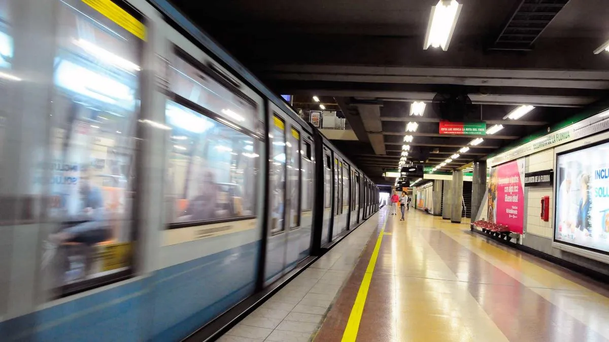 Cierre de las ocho estaciones de la Línea 5 del Metro por persona en la vía.