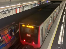 Cierre masivo en Línea 2 del Metro de Santiago por problemas técnicos.
