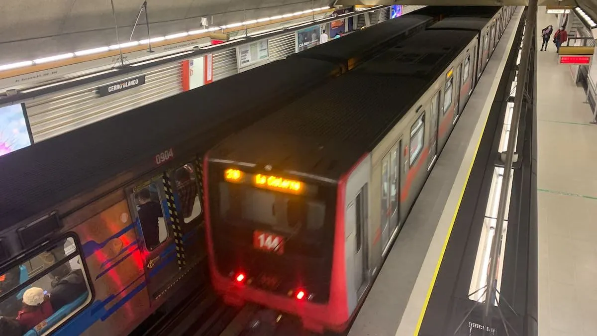 Cierre masivo en Línea 2 del Metro de Santiago por problemas técnicos. Cierre masivo en Línea 2 del Metro de Santiago por problemas técnicos.