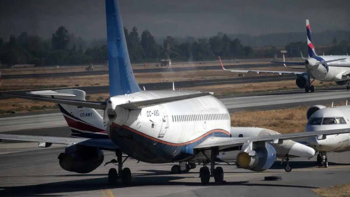 Avión presenta falla hidráulica al aterrizar en el Aeropuerto de Santiago.