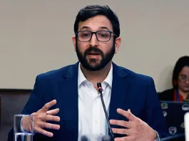 Miguel Crispi defiende ProCultura y niega amistad con Alberto Larraín ante la comisión.