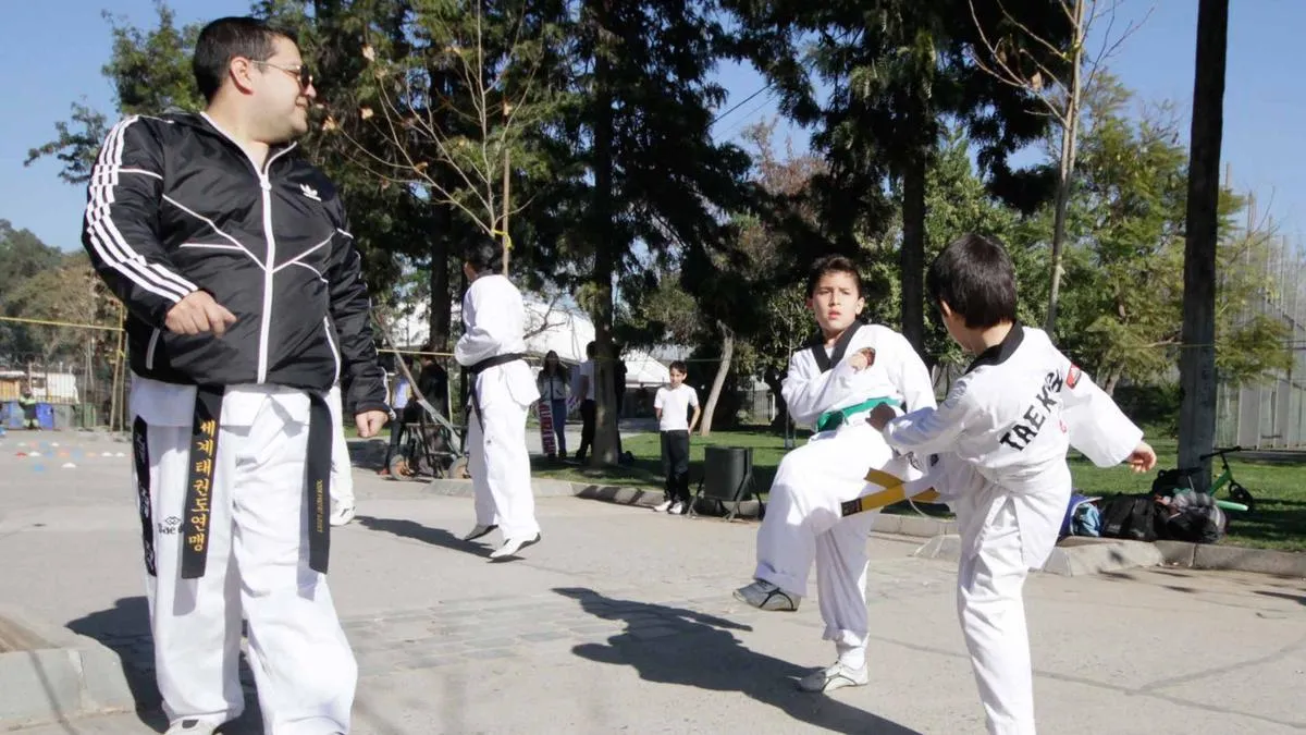 Descubre las ofertas laborales en el Ministerio del Deporte con sueldos de hasta $3M.