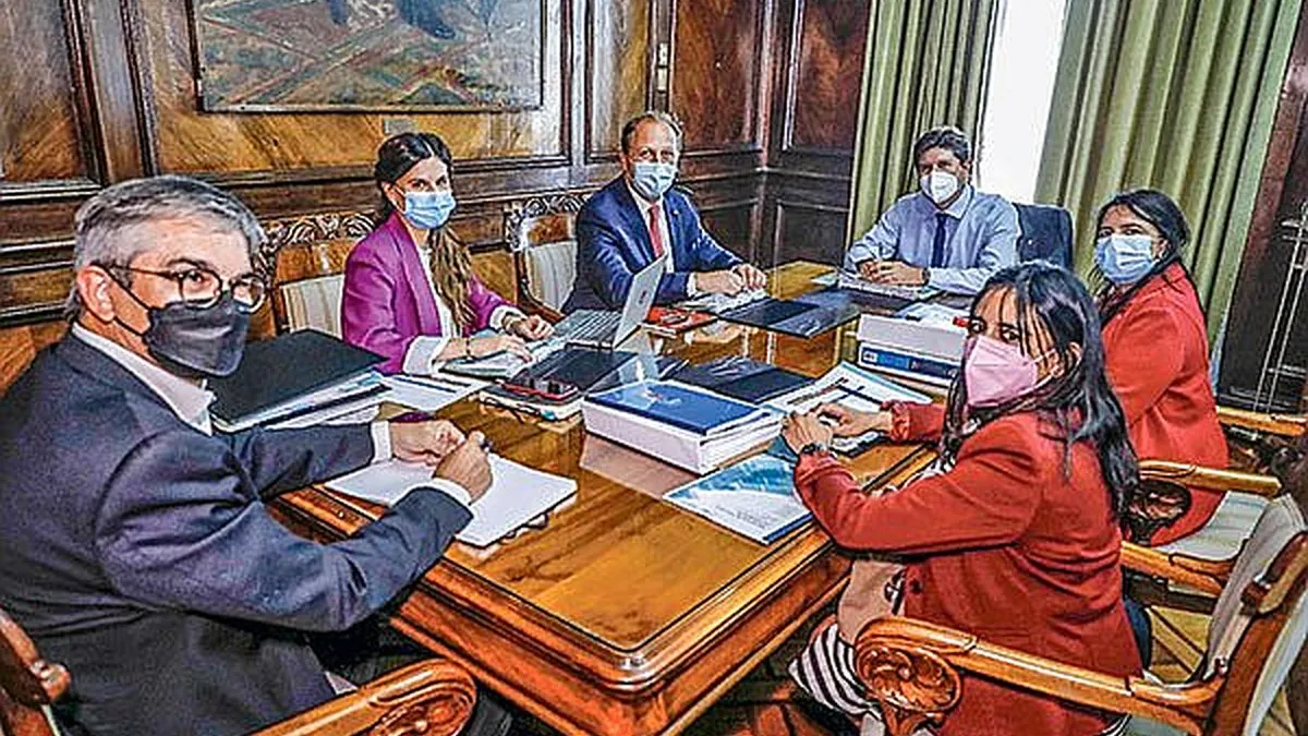 Hacienda exige al CFA evaluar la financiación de la PGU tras estimaciones fiscales. Hacienda exige al CFA evaluar la financiación de la PGU tras estimaciones fiscales.