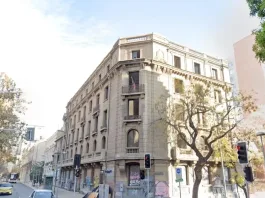 Edificio histórico en Santiago Centro se transforma en 50 modernos departamentos.