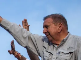 Edmundo González desafía a Maduro y comienza su gira por América Latina.