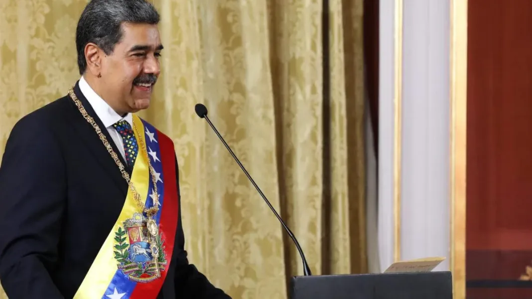 Maduro celebra su investidura como un triunfo de la democracia en Venezuela. Maduro celebra su investidura como un triunfo de la democracia en Venezuela.