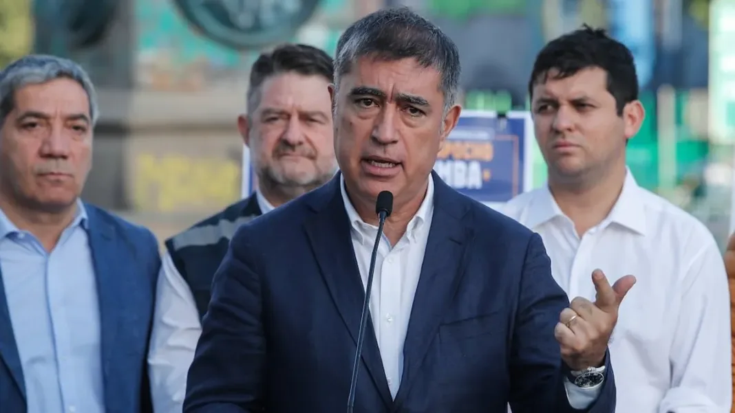 Mario Desbordes critica la anarquía y mafia en el barrio Meiggs.