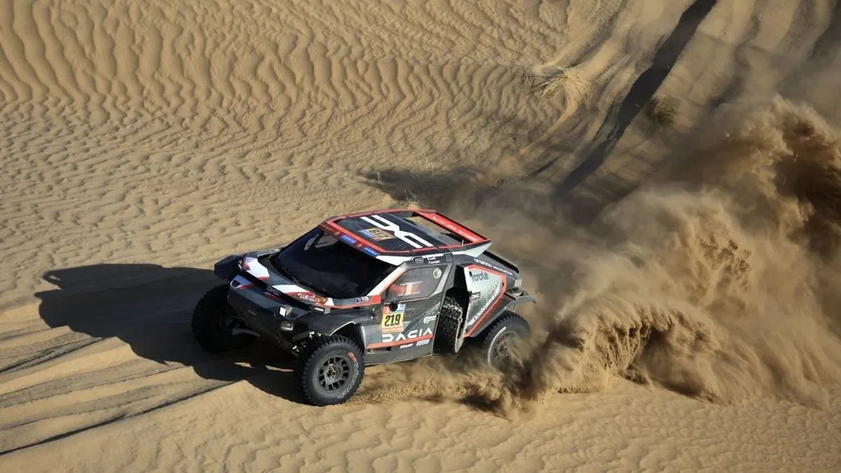 Rescate heroico: piloto salvado en helicóptero tras vuelco en el Rally Dakar.