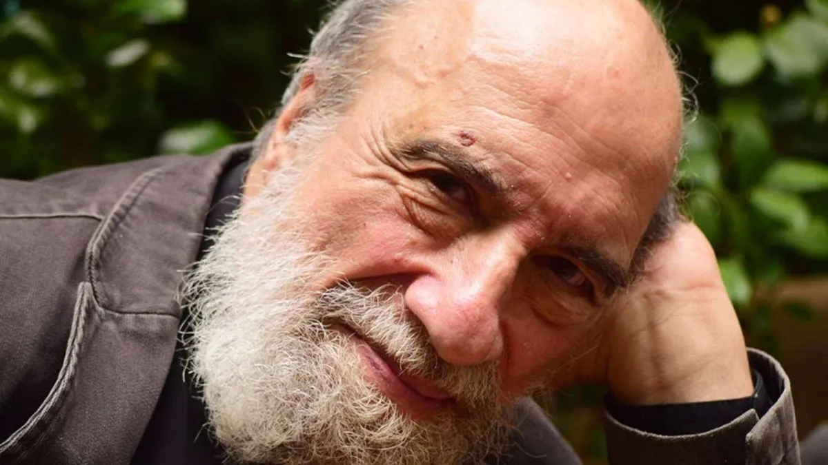 Raúl Zurita responde a rumores de su muerte: 'Un tanto exageradas'.