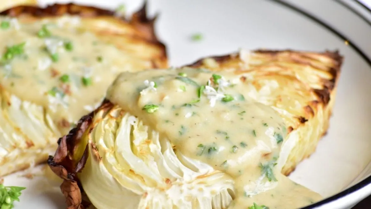 Descubre cómo preparar Repollo César y olvídate de la ensalada para siempre.