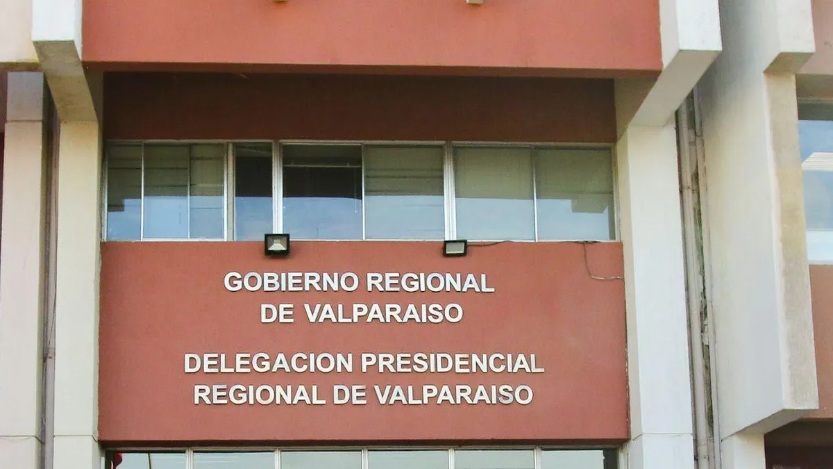 Nuevos consejeros regionales y gobernador Mundaca discuten traslado del GORE.