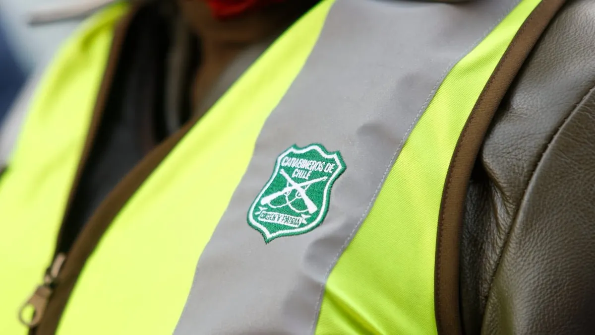 Carabinero de civil apuñalado en San Bernardo por un grupo de al menos cinco personas. Carabinero de civil apuñalado en San Bernardo por un grupo de al menos cinco personas.