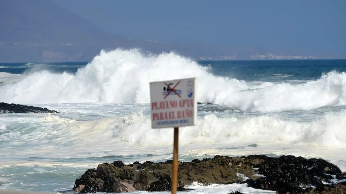 Marejadas anormales en Chile causan tragedia y daños en embarcaciones. Marejadas anormales en Chile causan tragedia y daños en embarcaciones.