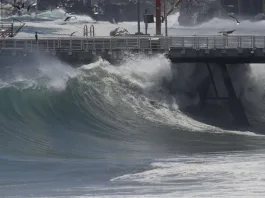 Senapred informa sobre dos muertos y un herido por marejadas anormales en el país.