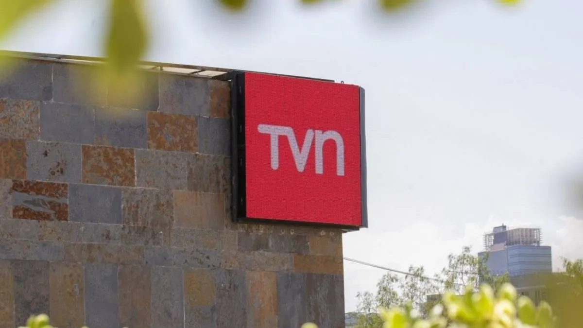 Icónicos rostros de TVN apoyan la defensa del canal estatal en carta pública.