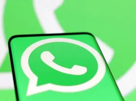 WhatsApp explica cómo los mensajes de voz se pausan al acercar el celular al oído.