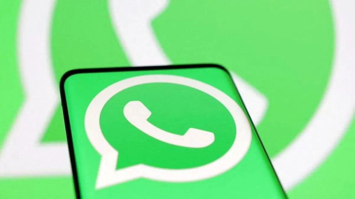WhatsApp explica cómo los mensajes de voz se pausan al acercar el celular al oído.