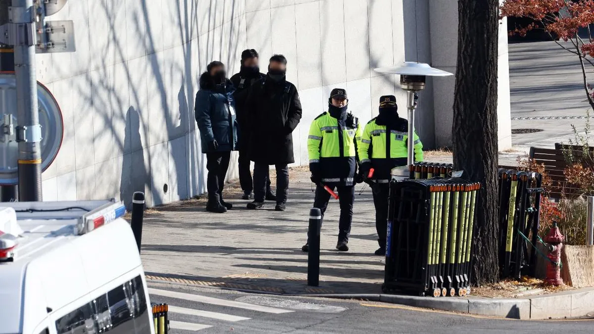 Los encargados de la seguridad del presidente surcoreano desatienden citación policial.