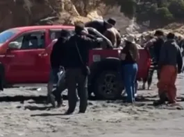 Tragedia en Cobquecura: surfista fallece tras colisión con un bote de pescadores.