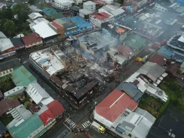 Destrucción en Ancud: 60 locales comerciales arrasados por un devastador incendio.