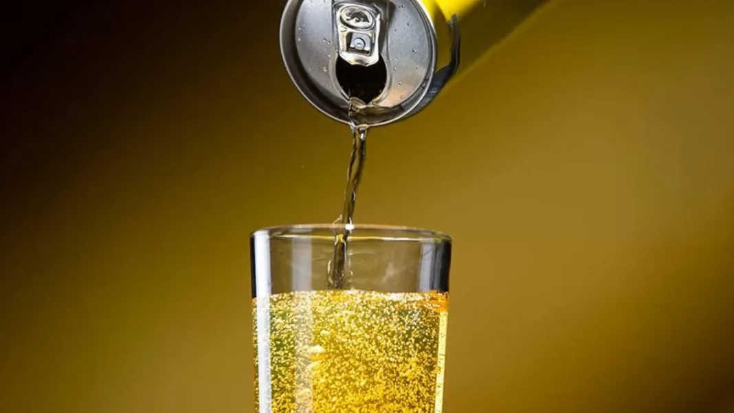 Conozca los peligros del consumo de bebidas energéticas para su salud.