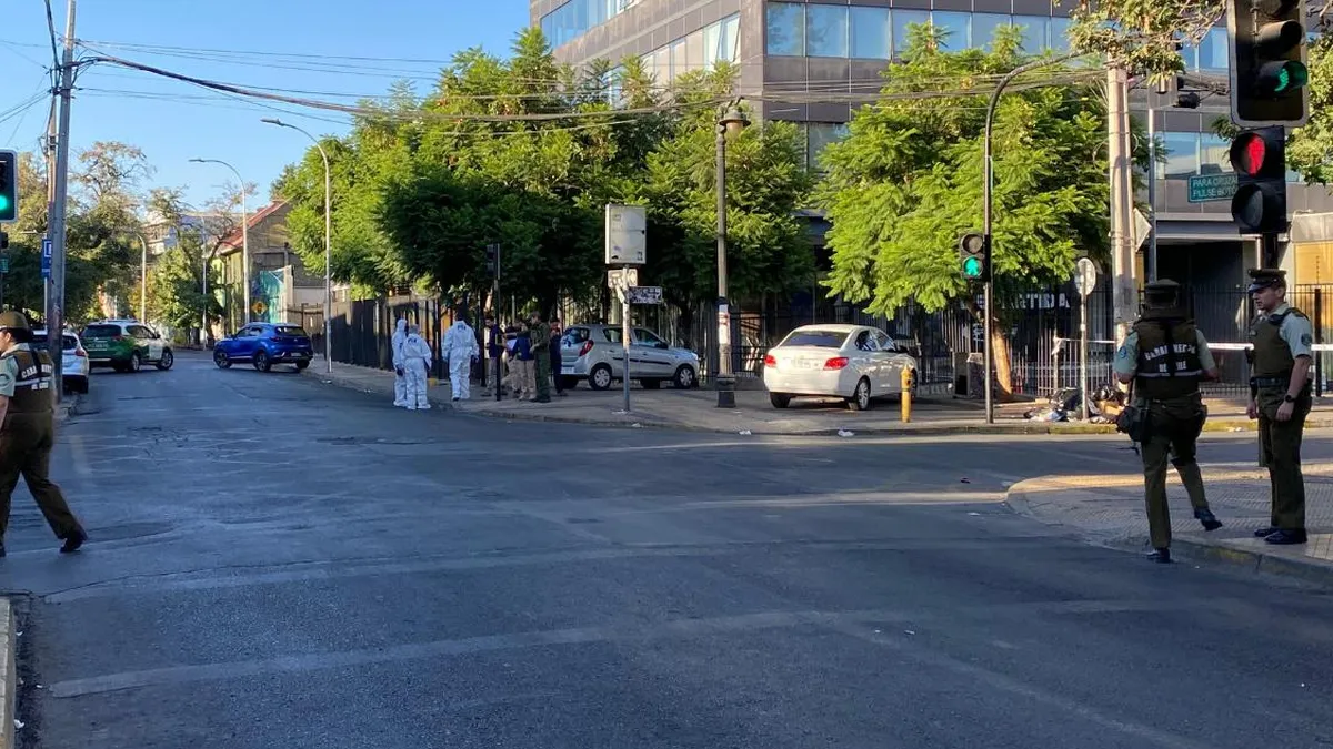 5 heridos en ataque armado en Bellavista; delincuente herido por carabineros.