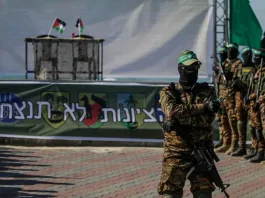 Israel retrasa liberación de prisioneros palestinos tras polémica por rehenes de Gaza.