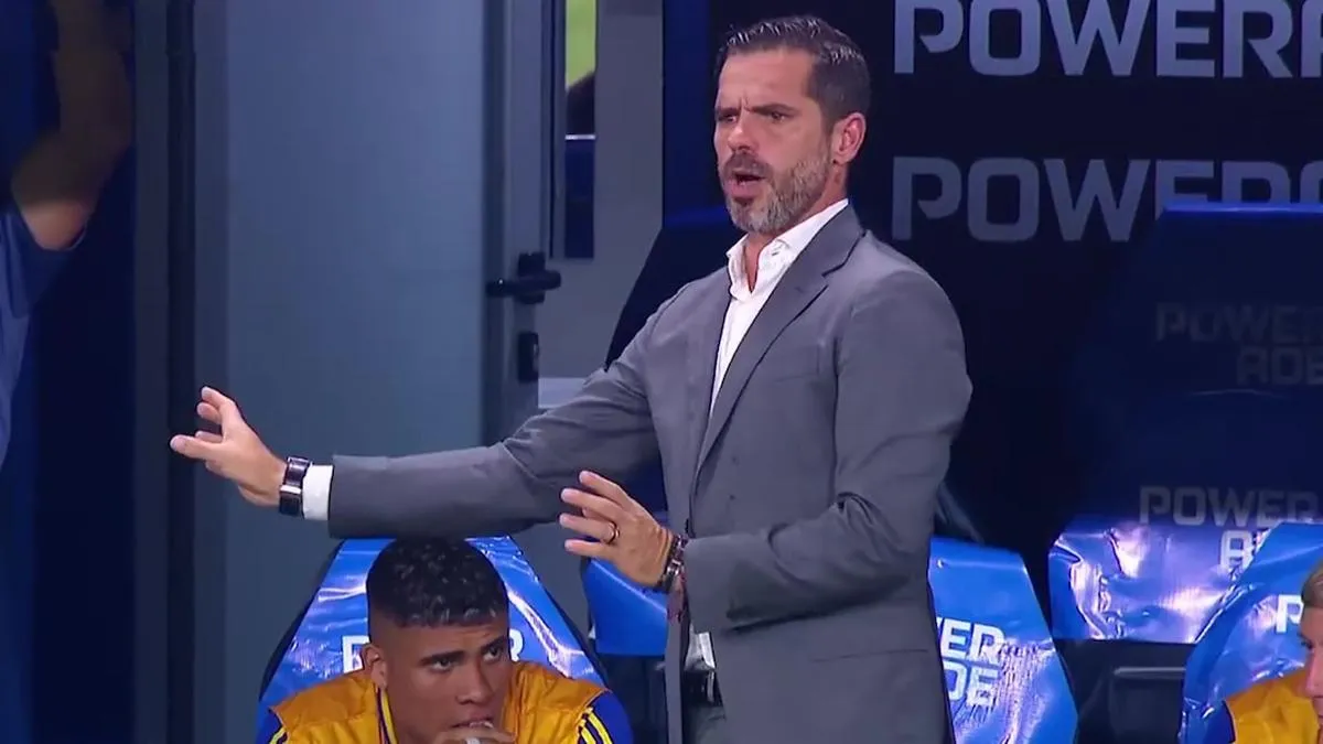 Gago da instrucciones confusas a un jugador de Boca en la eliminación ante Alianza Lima. Gago da instrucciones confusas a un jugador de Boca en la eliminación ante Alianza Lima.