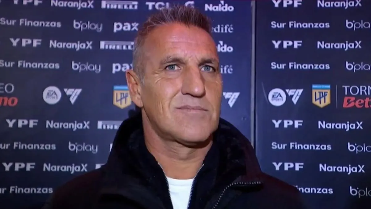Raúl Cascini critica duramente el arbitraje tras la derrota de Boca ante Racing.