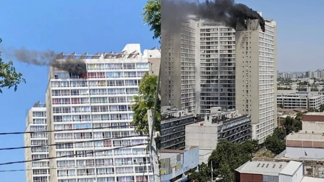 Incendio en edificio de Santiago Centro: fuego se desató en el piso 23.