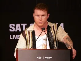 La leyenda del boxeo critica la próxima pelea de Canelo Álvarez.