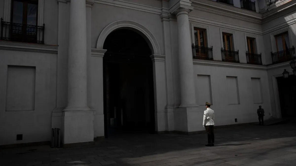 Tragedia en La Moneda: carabinero fallece mientras cumplía su deber.